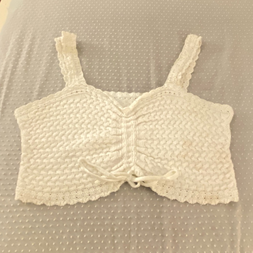 White knitted tank top